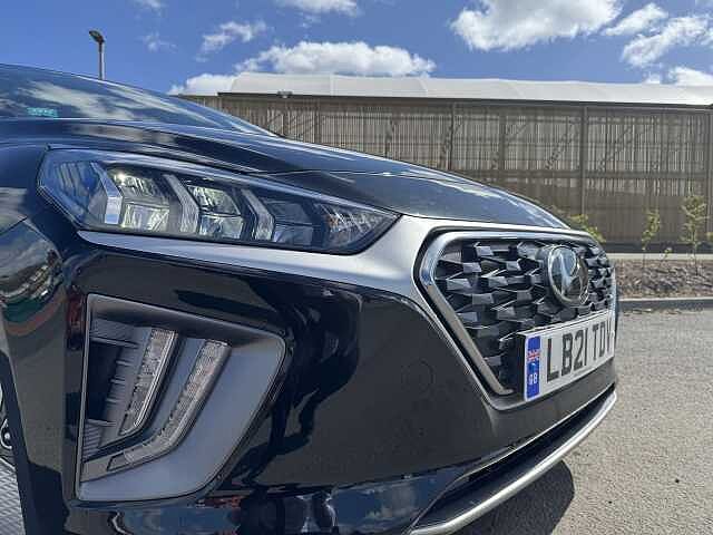 Hyundai IONIQ 1.6 GDi Hybrid Premium 5dr DCT Black