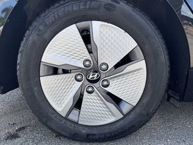 Hyundai IONIQ 1.6 GDi Hybrid Premium 5dr DCT Black