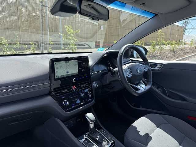 Hyundai IONIQ 1.6 GDi Hybrid Premium 5dr DCT Black
