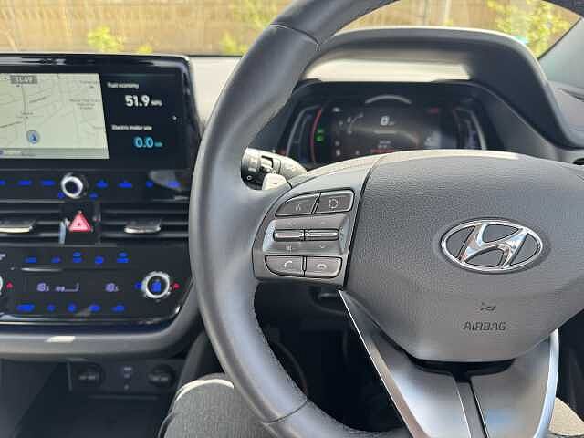 Hyundai IONIQ 1.6 GDi Hybrid Premium 5dr DCT Black