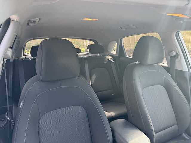 Hyundai KONA 1.6 GDi Hybrid Premium 5dr DCT White